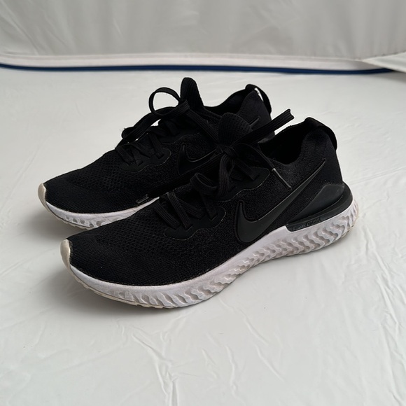 Nike Epic React Flyknit 2 black running sneakers - Picture 5 of 8
